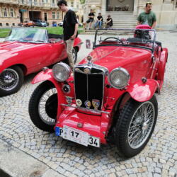 Pár fotek automobilových veteránů…