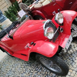 Pár fotek automobilových veteránů…