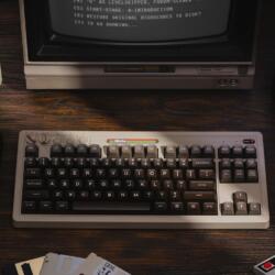 Retro mechanická klávesnice v designu Commodore 64