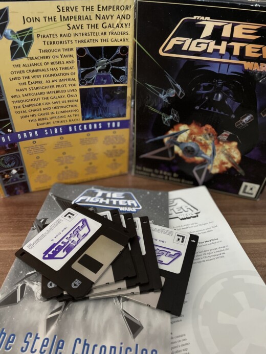 Krabice: TIE Fighter aneb pět disket čisté imperiální propagandy