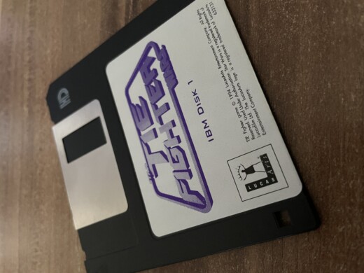 Krabice: TIE Fighter aneb pět disket čisté imperiální propagandy