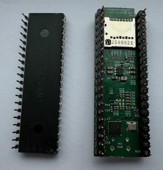 PicoZ80, drop-in náhrada procesoru Z80 (DIP-40)