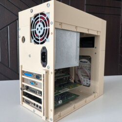 Síla 3D tisku – nevelký case ideální pro 486ku, co vám za ní rodina nevynadá