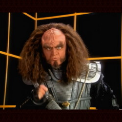 Zahrajte si zdarma remaster FMV adventury Star Trek: Klingon (i s cameem hvězdy z Přátel)