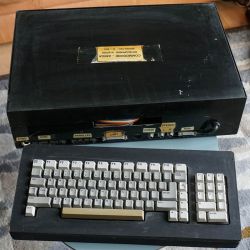 Hledáte něco jedinečného do sbírky? Kupte si Commodore Amiga Development System!