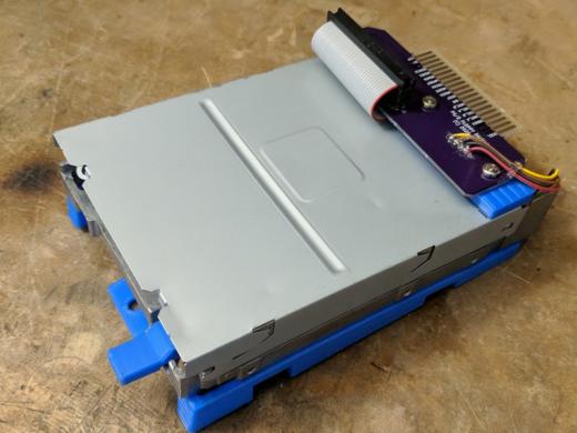 Standardní PC disketovka v IBM PS/2